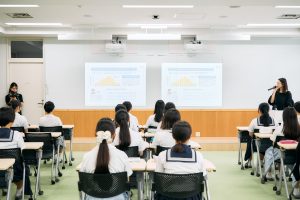 Zoffと女子聖学院中学校高等学校が連携して、サングラスの試験着用を実施